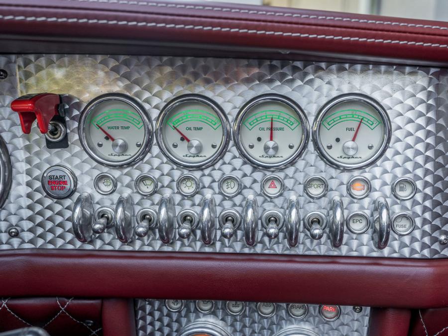 Панель приборов Spyker C8 Spyder 2006 года  (фото 99 из 131)